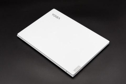 Hothotレビュー】白とカーボンの誘惑。レノボ「Yoga Slim 750i Carbon