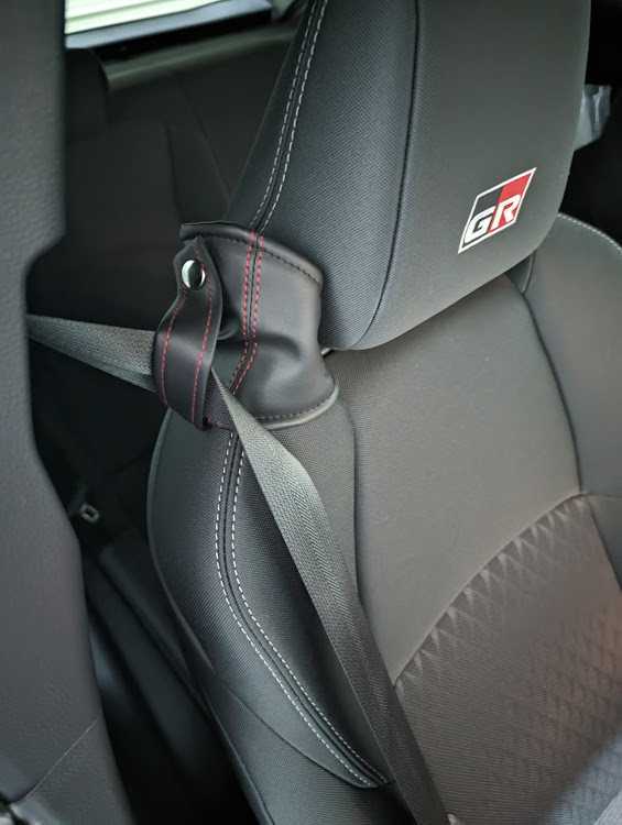 GRヤリスのシートベルトガイド取り付けに関するカスタム事例｜車の